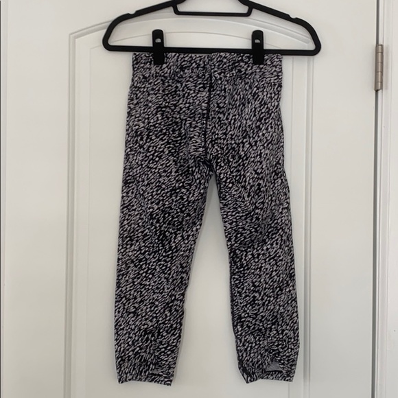 Calvin Klein Capri Workout Pants - Picture 2 of 2